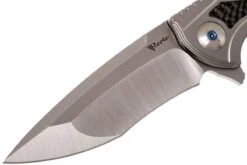 Reate K4 Grey, Carbonfiber Inlay, M390 Satin Finish Couteau De Poche 14 Reate K4 Grey, Carbonfiber Inlay, M390 Satin Finish Couteau De Poche -Couteausuisse Magasin RTK4 CF SF 03 reate rtk4 cf sf 03