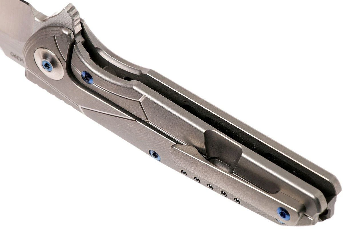 Reate K4 Grey, Carbonfiber Inlay, M390 Satin Finish Couteau De Poche 8 Reate K4 Grey, Carbonfiber Inlay, M390 Satin Finish Couteau De Poche – Image 6