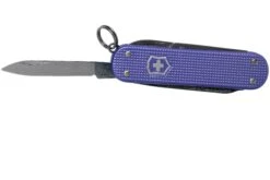Victorinox Classic SD Alox Colours, Electric Lavender 0.6221.223G Couteau Suisse -Couteausuisse Magasin VT0 6221 223G 03 victorinox