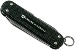 Victorinox Classic Alox Black 0.6221-23R4.KTE1 Knivesandtools Edition, Couteau Suisse -Couteausuisse Magasin VT0 6221 23R4 KTE1 05 victorinox