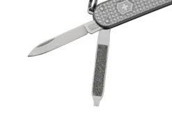 Victorinox Classic SD Precious Alox, Infinite Grey 0.6221.4031G Couteau Suisse 9 Victorinox Classic SD Precious Alox, Infinite Grey 0.6221.4031G Couteau Suisse -Couteausuisse Magasin VT0 6221 4031G 03 victorinox
