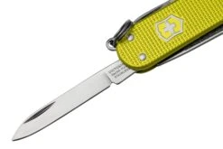 Victorinox Classic SD Alox Limited Edition 2023, 0.6221.L23 Electric Yellow, Couteau Suisse -Couteausuisse Magasin VT0 6221 L23 03 victorinox