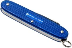 Victorinox Pioneer Alox Blue 0.8201.22R4.KTE1 Knivesandtools Edition, Couteau Suisse -Couteausuisse Magasin VT0 8201 22R4 KTE1 04 victorinox